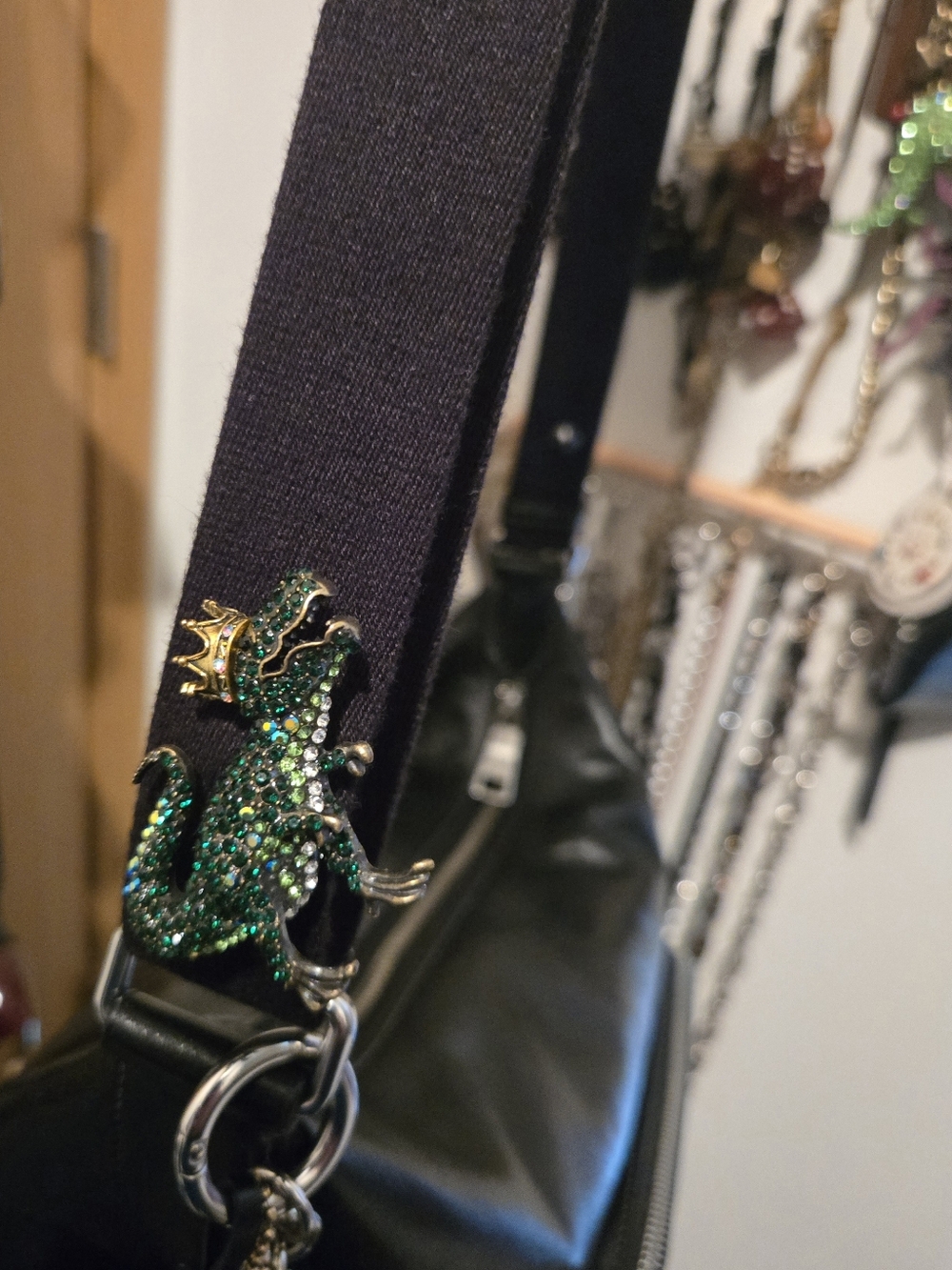Crowned Green Crystal T-Rex Brooch - Decorative Pin. - Picture 6 of 6